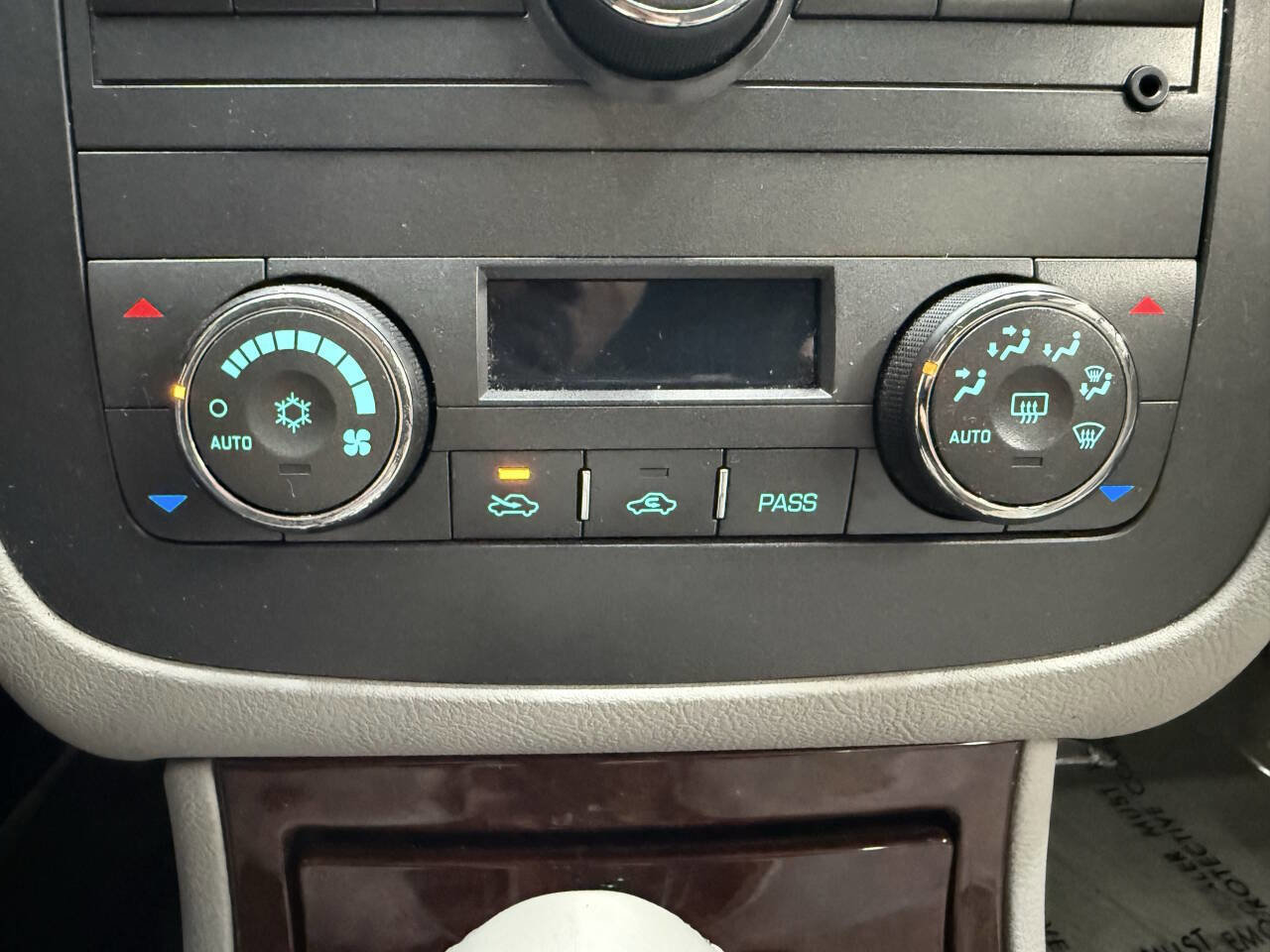 Used 2011 Buick Lucerne CX FWD image 29
