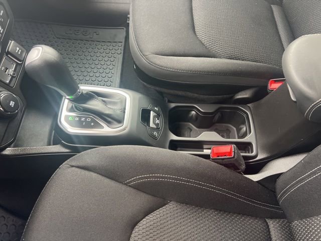 Used 2023 Jeep Renegade Latitude w/ Premium Group image 17