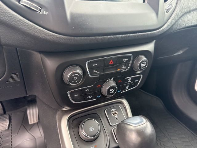 Used 2021 Jeep Compass Latitude w/ Driver Assistance Group AWD/4WD image 26