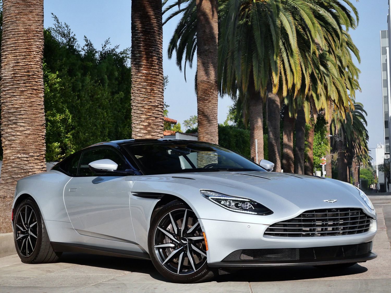 Used 2018 Aston Martin DB11 V12 image 1
