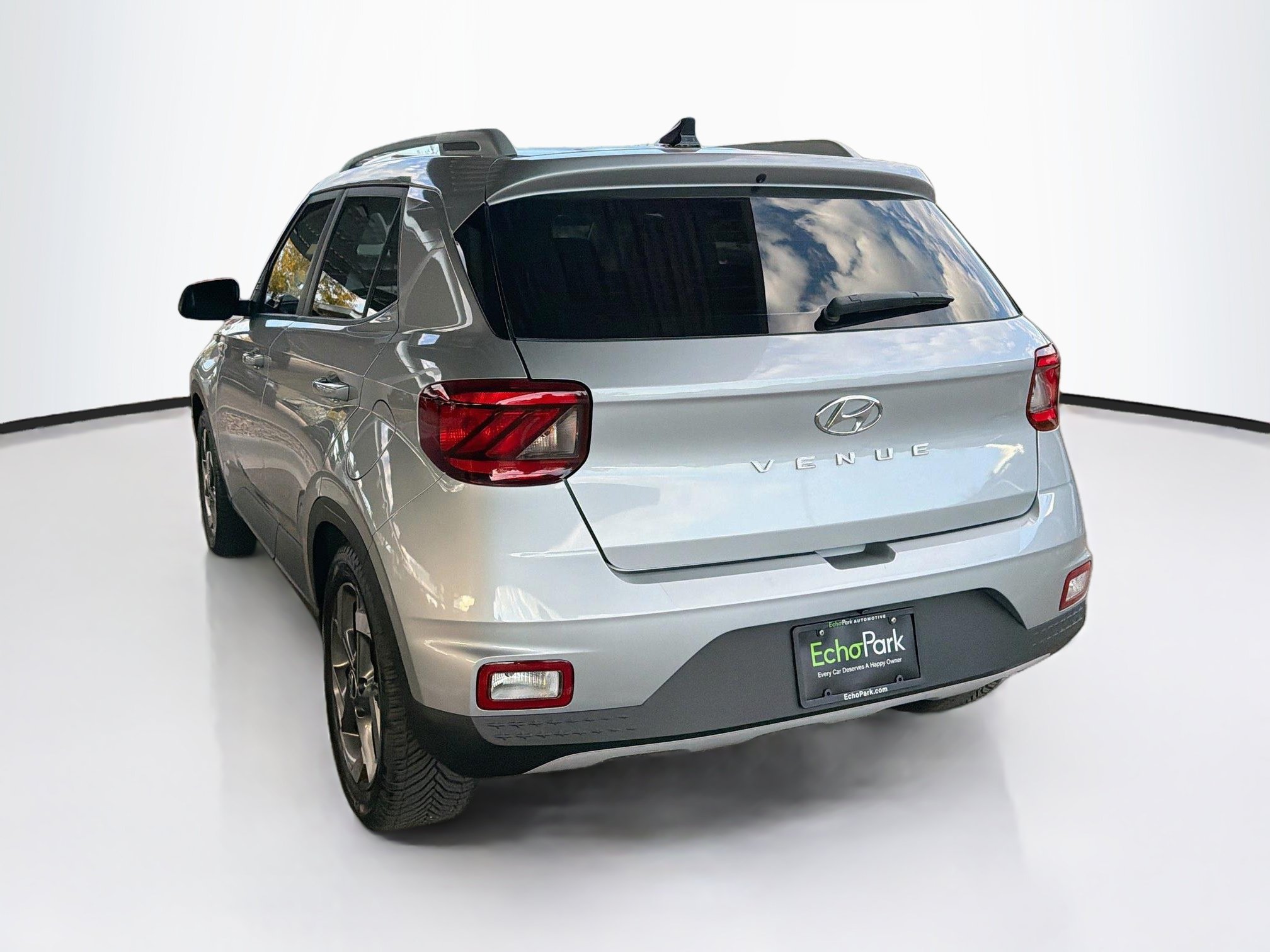 Used 2022 Hyundai Venue SEL w/ Cargo Package FWD image 5