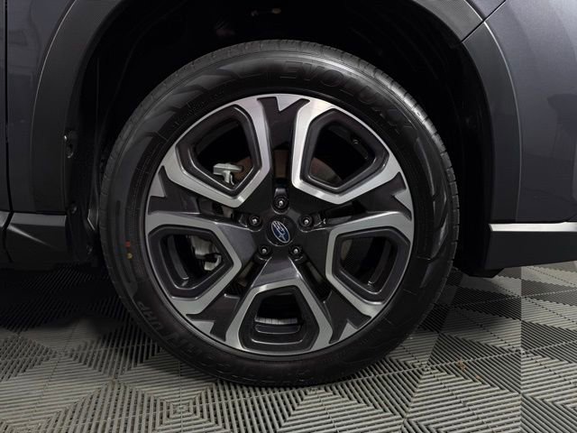 Used 2024 Subaru Ascent Limited w/ Technology Package image 12