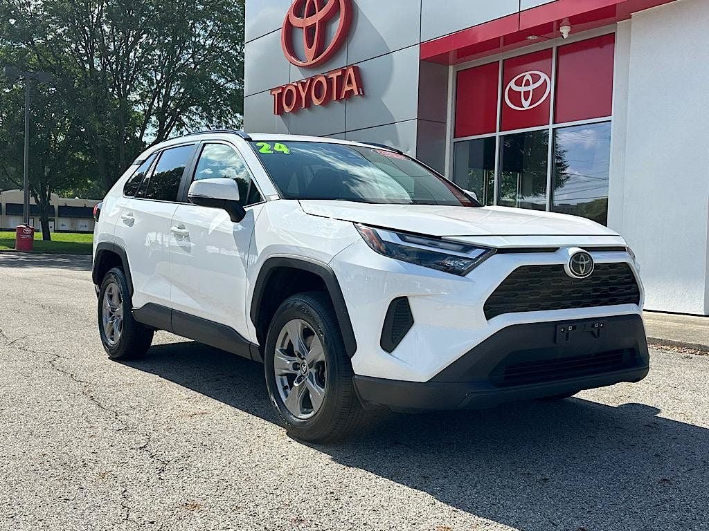 Used 2024 Toyota RAV4 XLE FWD image 7