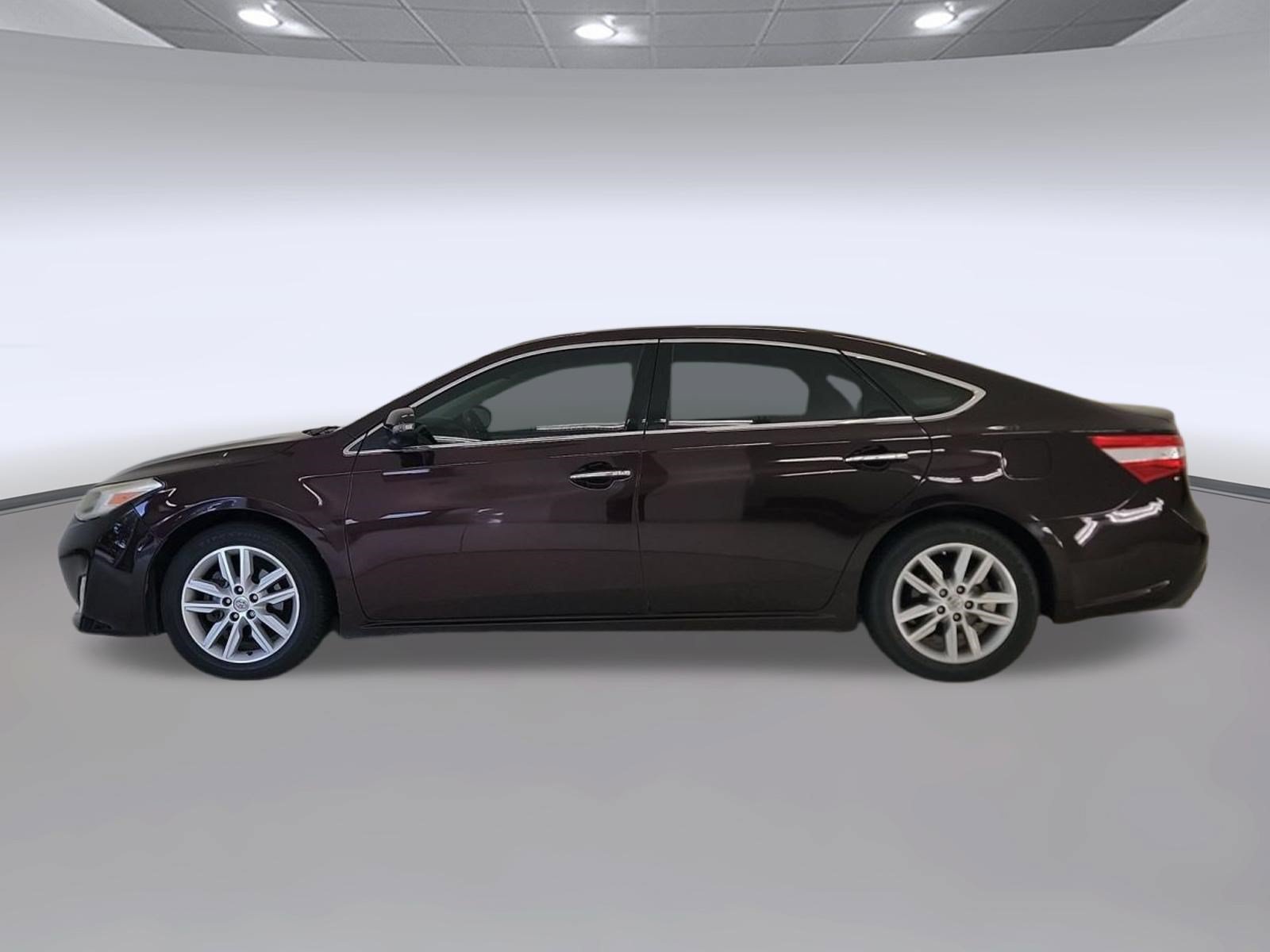 Used 2014 Toyota Avalon XLE FWD image 2
