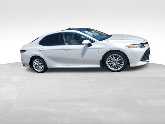 Used 2020 Toyota Camry XLE w/ Navigation Package FWD image 3