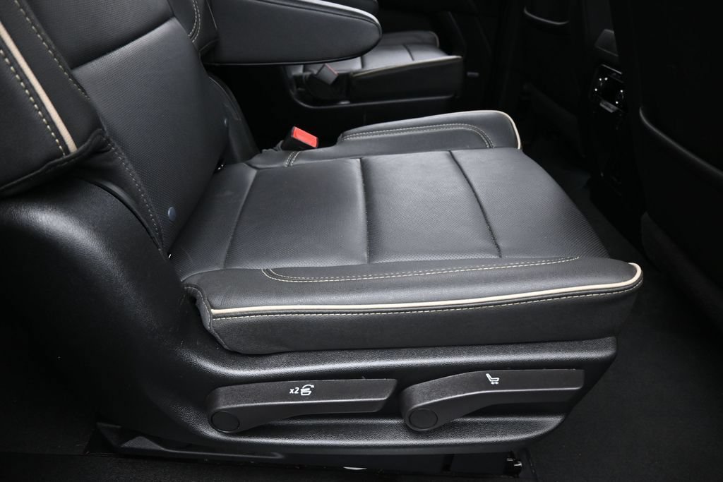 Used 2026 Chevrolet Suburban Premier AWD/4WD image 45