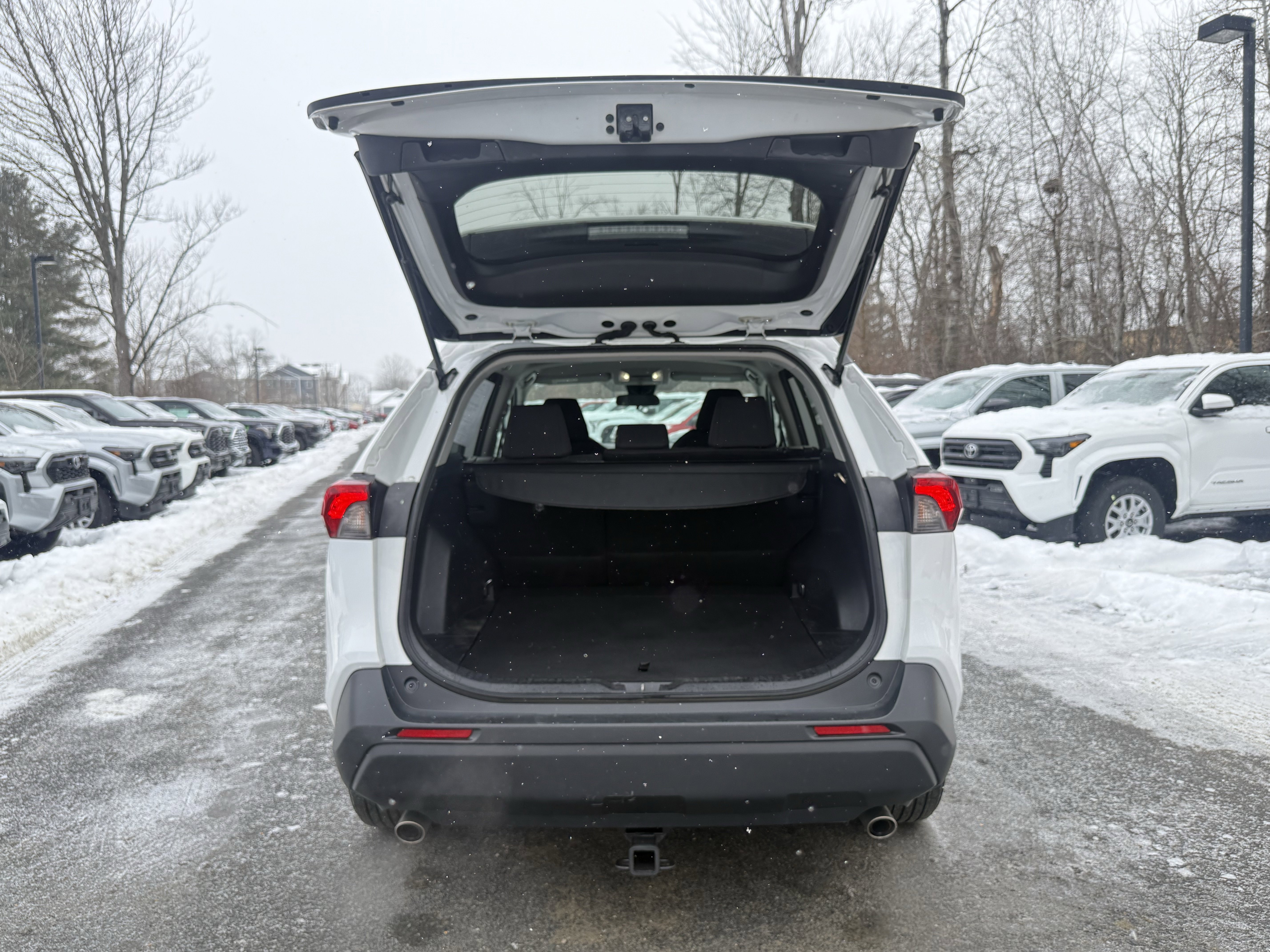 Used 2022 Toyota RAV4 LE image 25