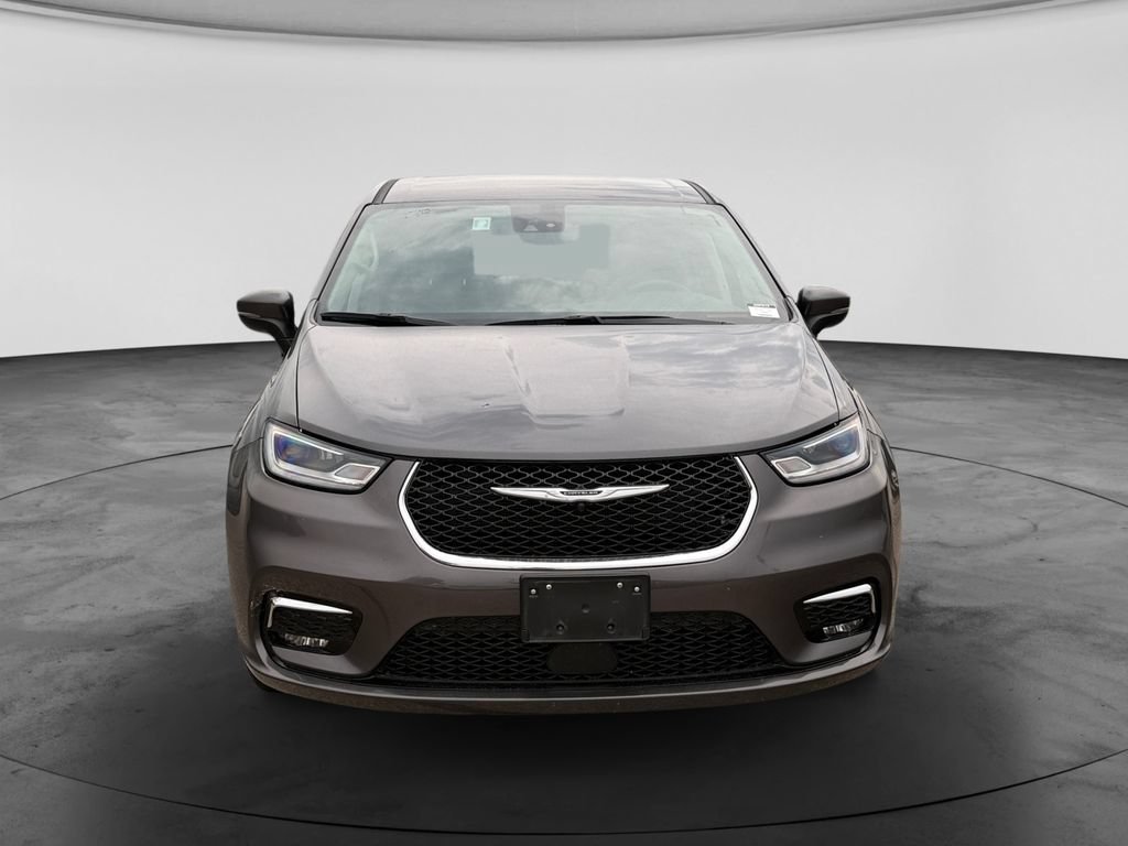 Used 2023 Chrysler Pacifica Touring-L FWD image 3