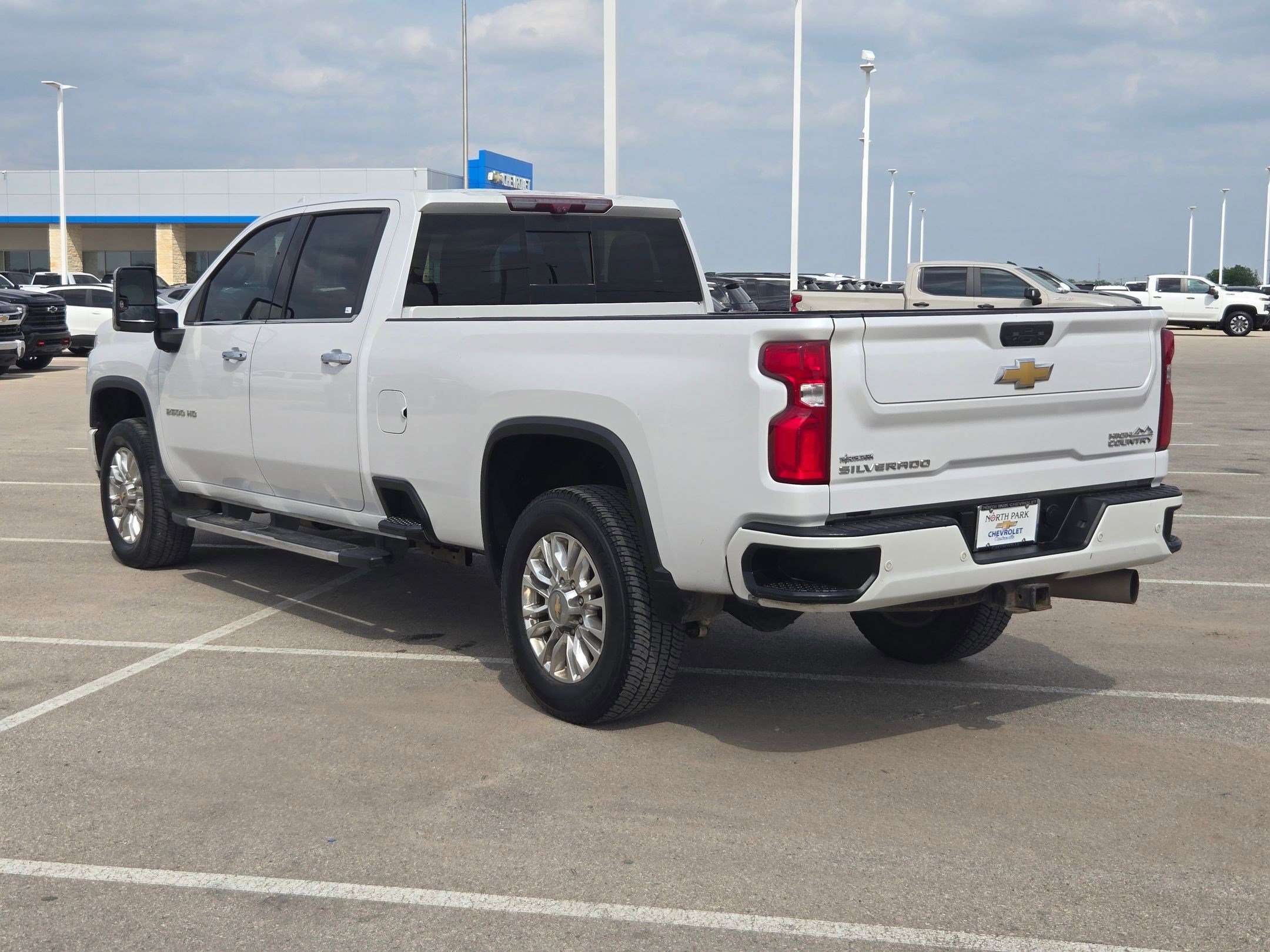 Used 2022 Chevrolet Silverado 2500 High Country w/ Z71 Off-Road Package image 5