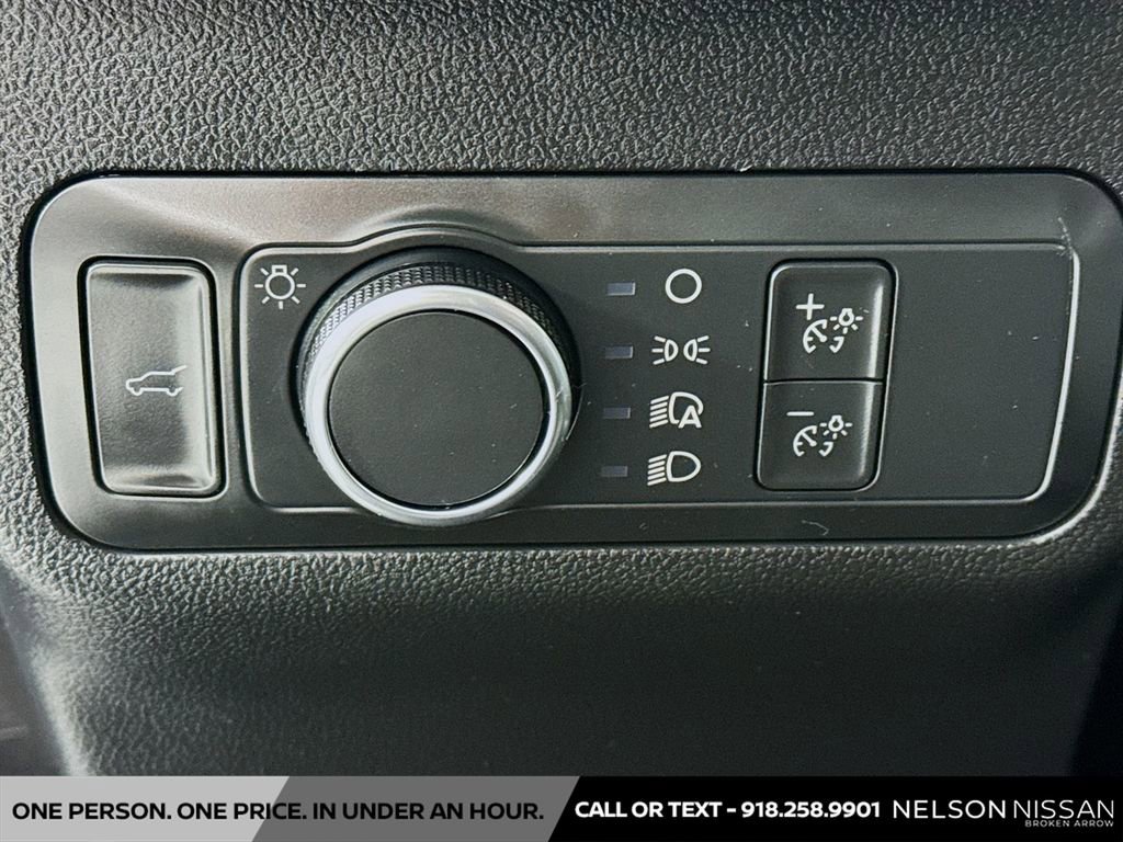 Used 2022 Ford Escape SE w/ SE Sport Appearance Package image 10