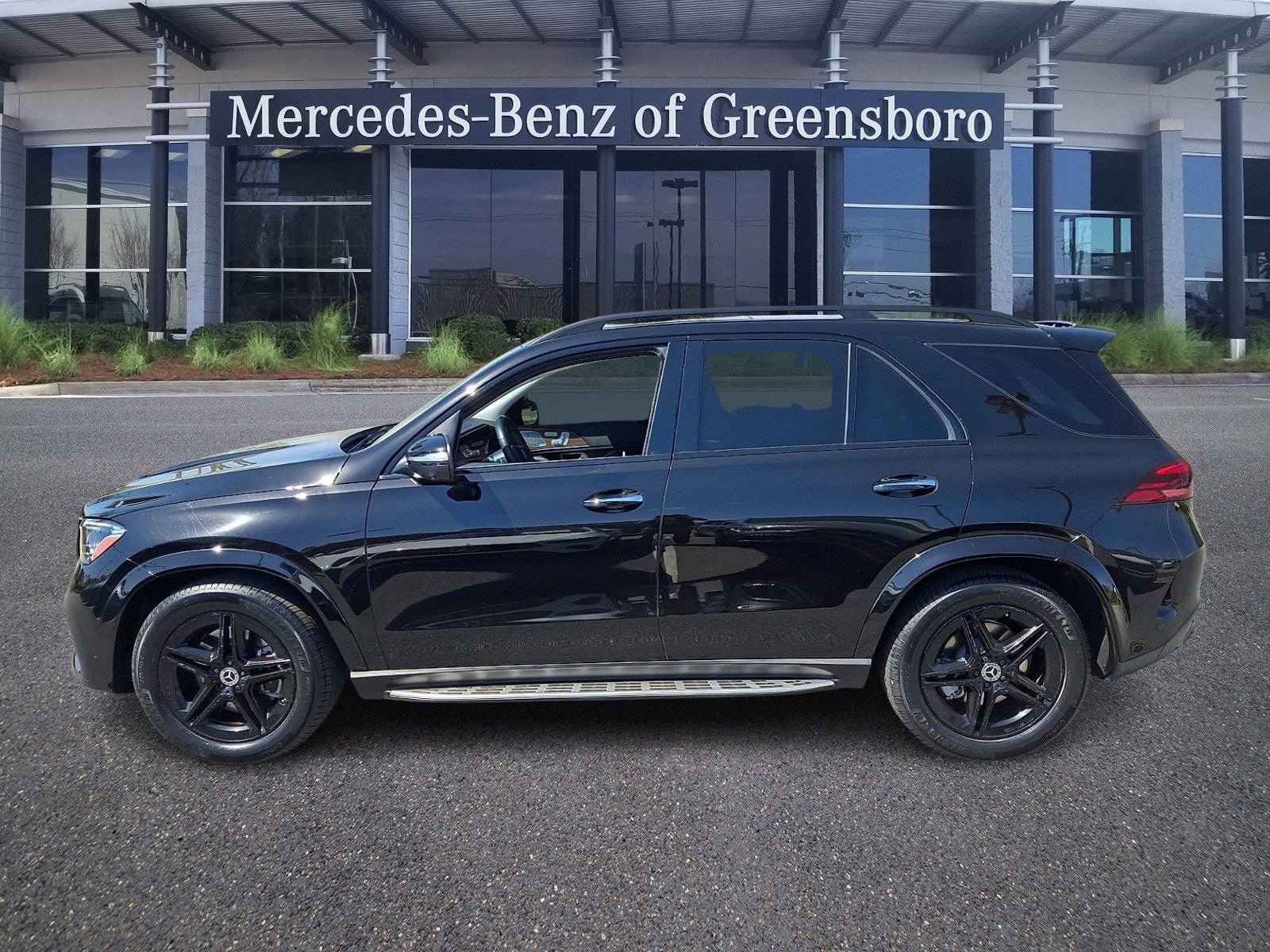 Used 2024 Mercedes-Benz GLE 350 4MATIC w/ AMG Line Exterior image 7