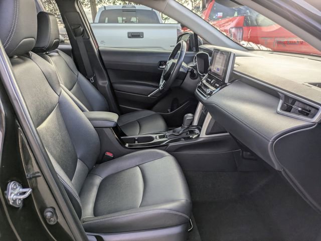 Used 2023 Toyota Corolla Cross XLE w/ Convenience Package image 34