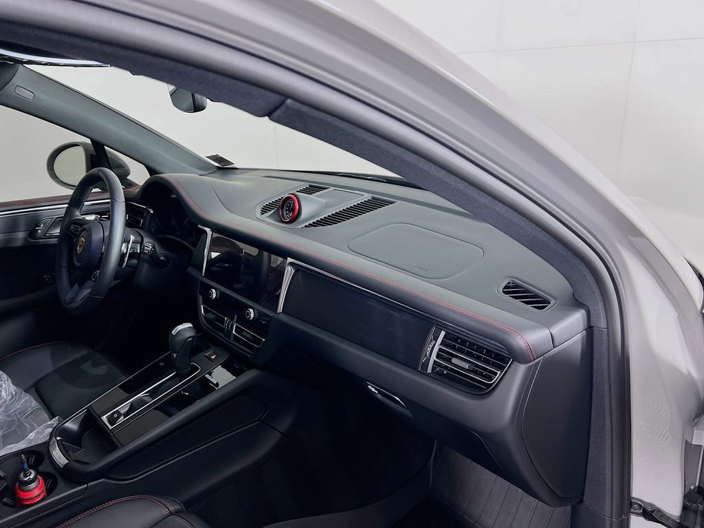 Certified 2026 Porsche Macan GTS image 30