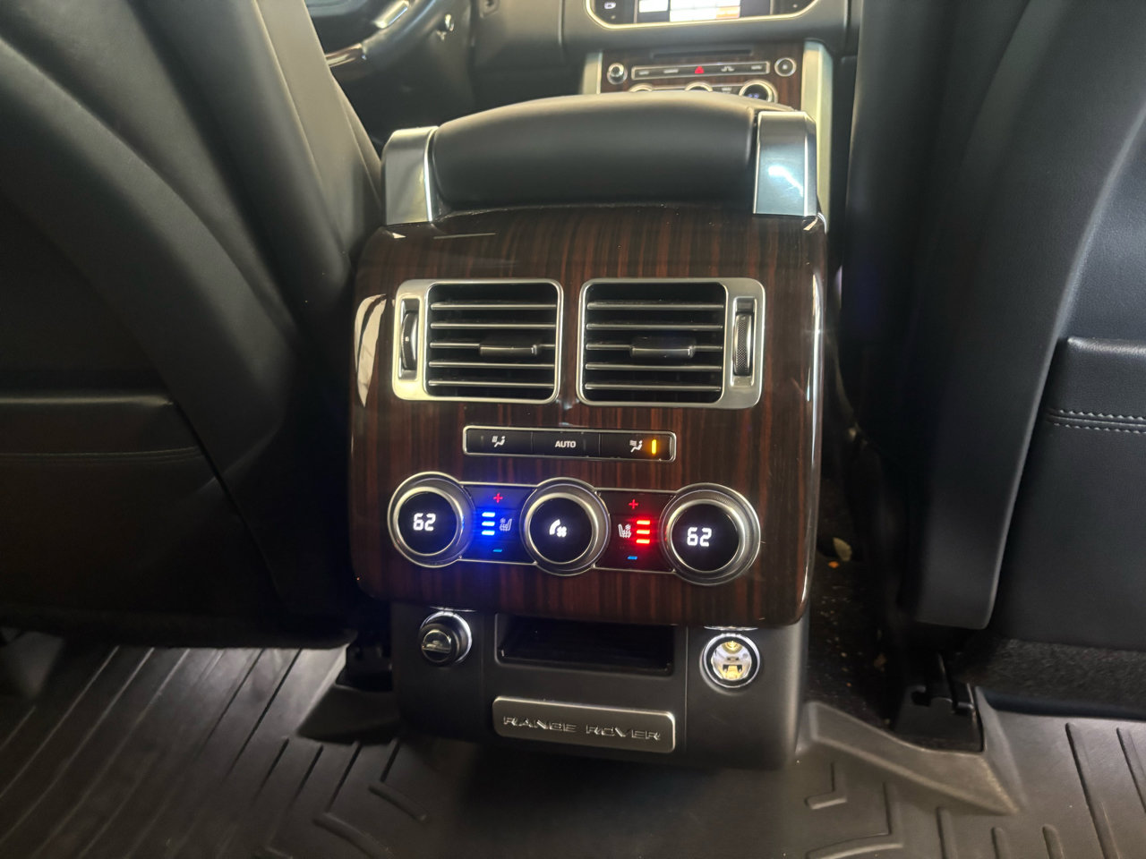 Used 2014 Land Rover Range Rover Supercharged image 24