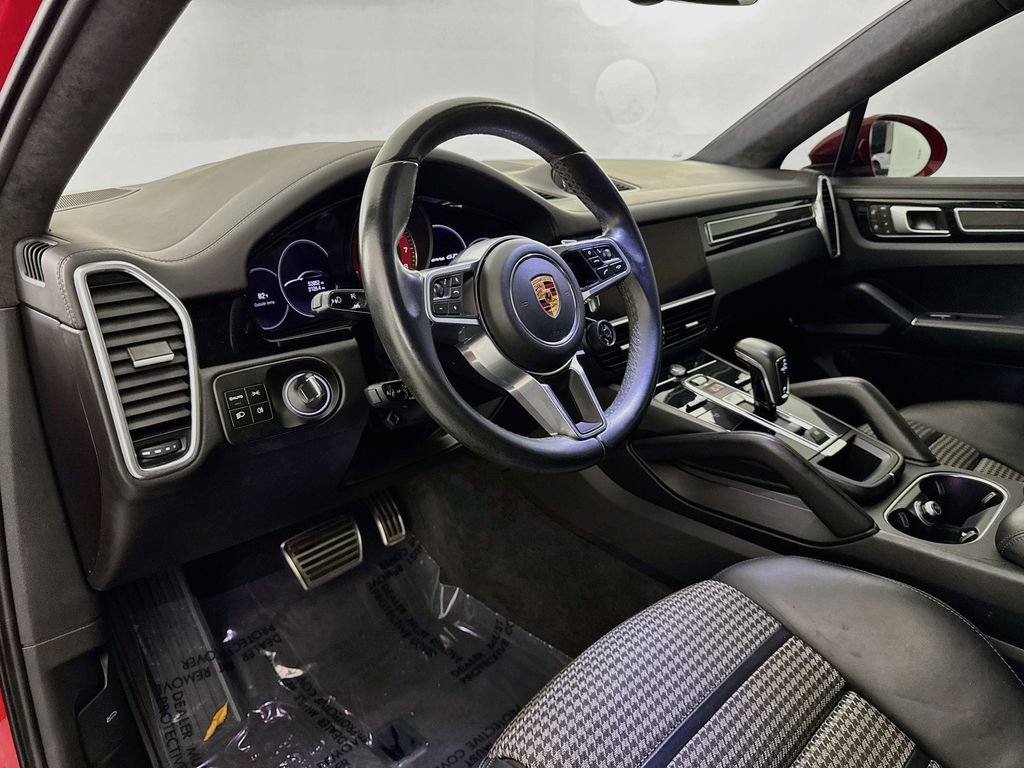 Used 2022 Porsche Cayenne GTS AWD/4WD image 9