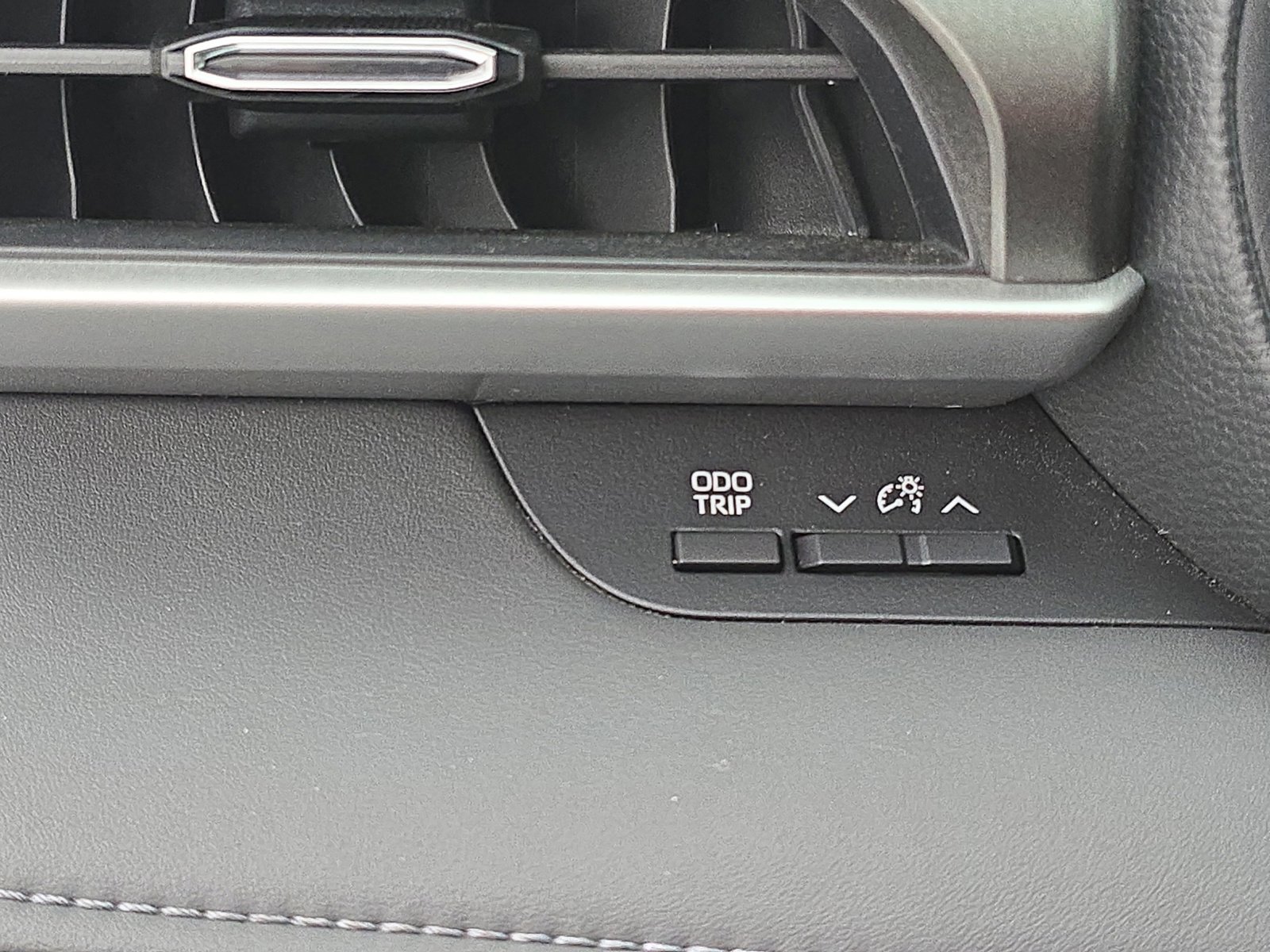 Used 2023 Toyota Highlander L image 26