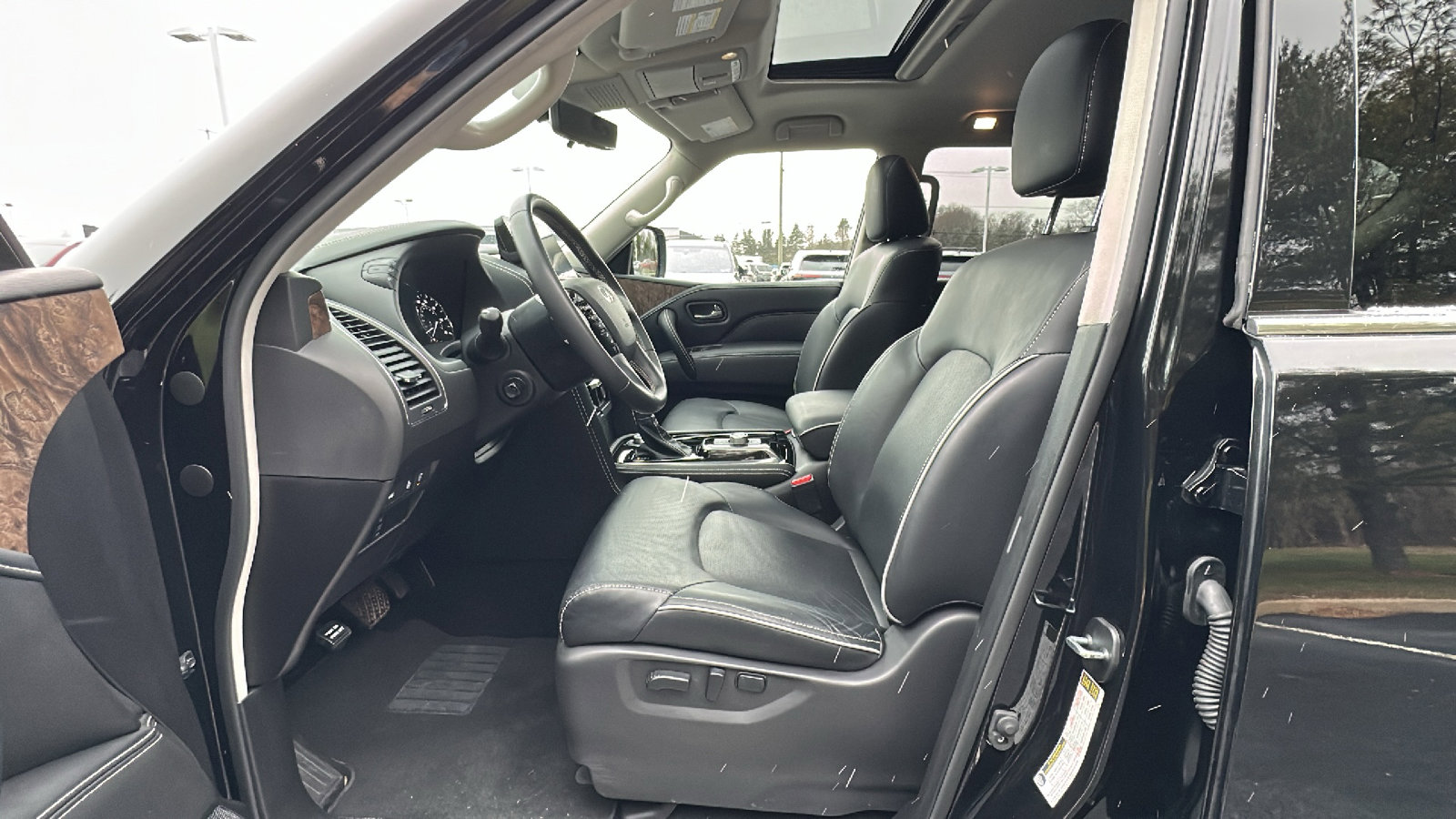 Certified 2024 INFINITI QX80 Premium Select w/ Cargo Package image 13