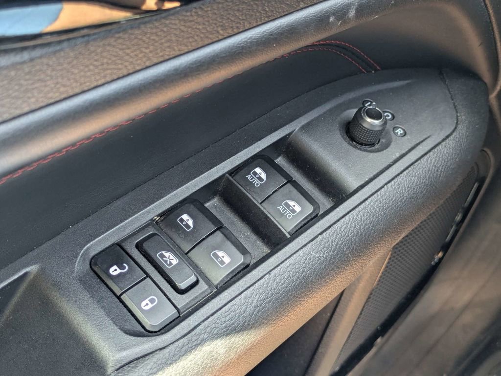 Used 2025 Jeep Compass Trailhawk AWD/4WD image 24