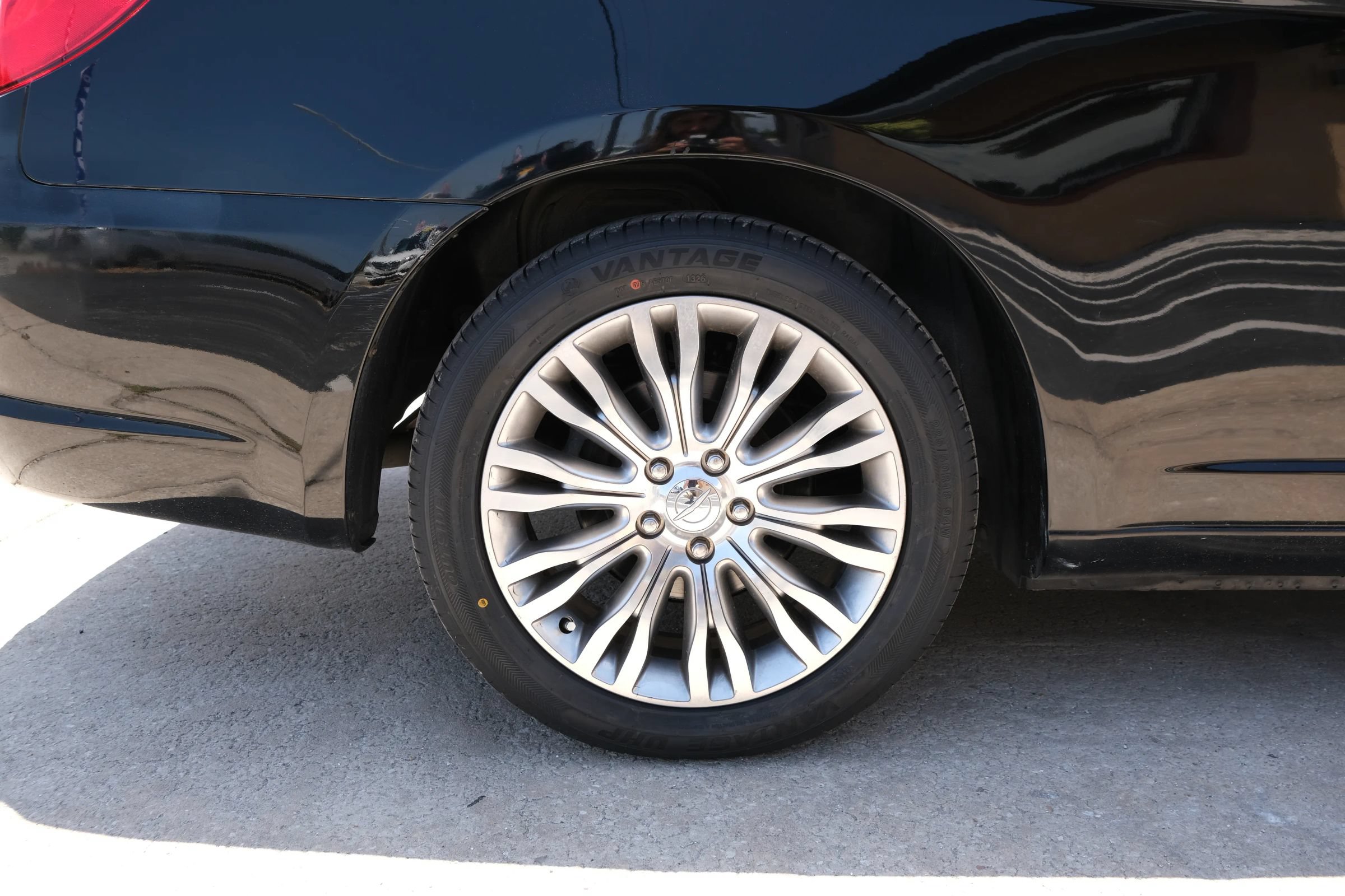 Used 2011 Chrysler 200 Limited FWD image 18