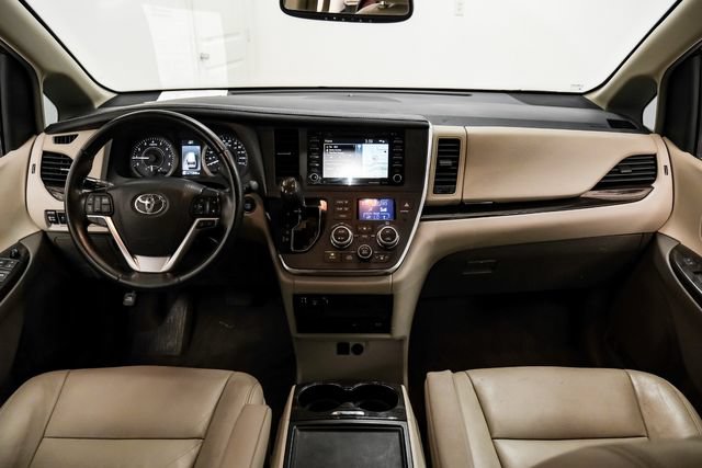 Used 2019 Toyota Sienna XLE Premium FWD image 16