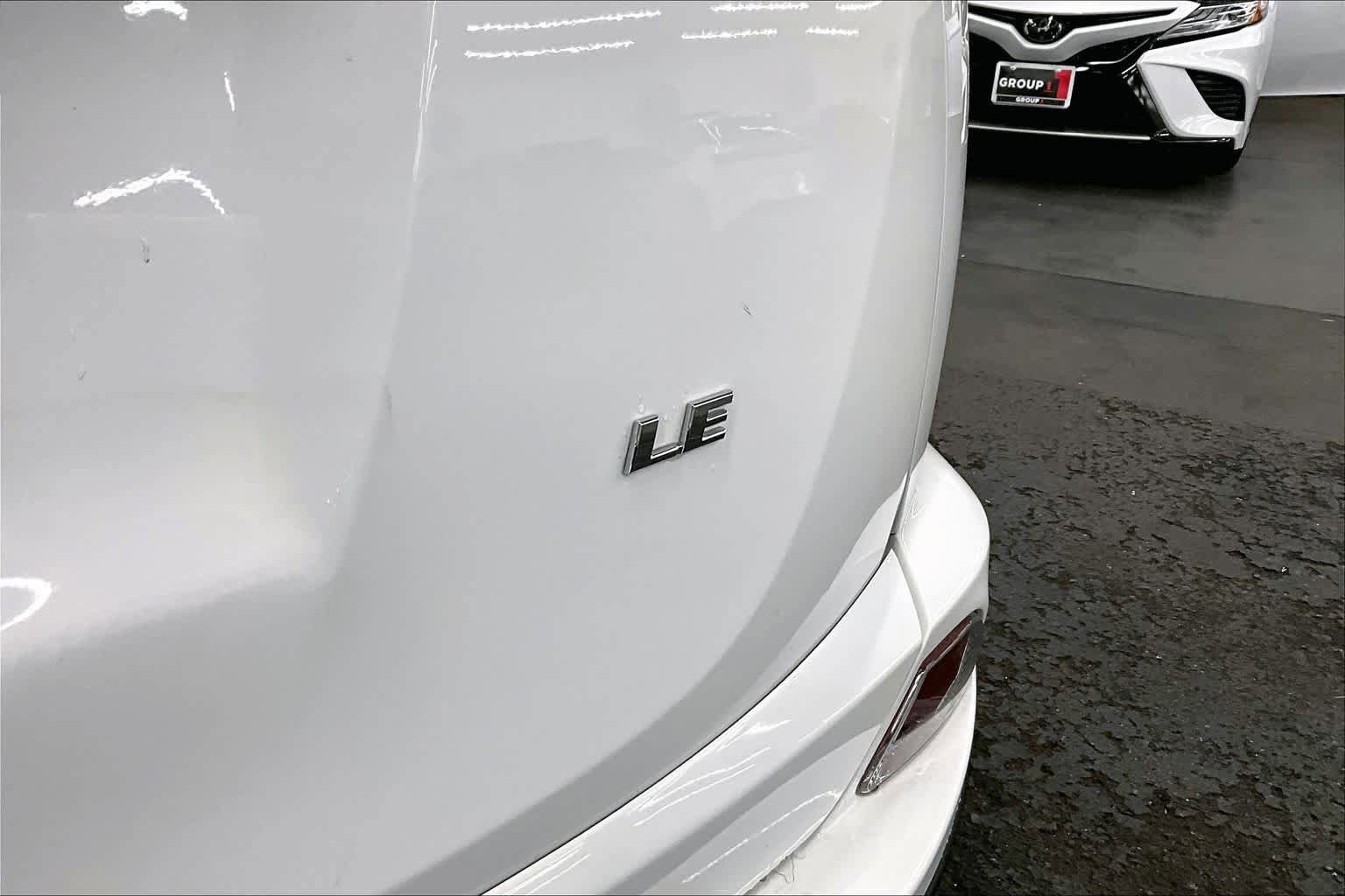 Used 2018 Toyota RAV4 LE w/ Carpet Mat Package image 9