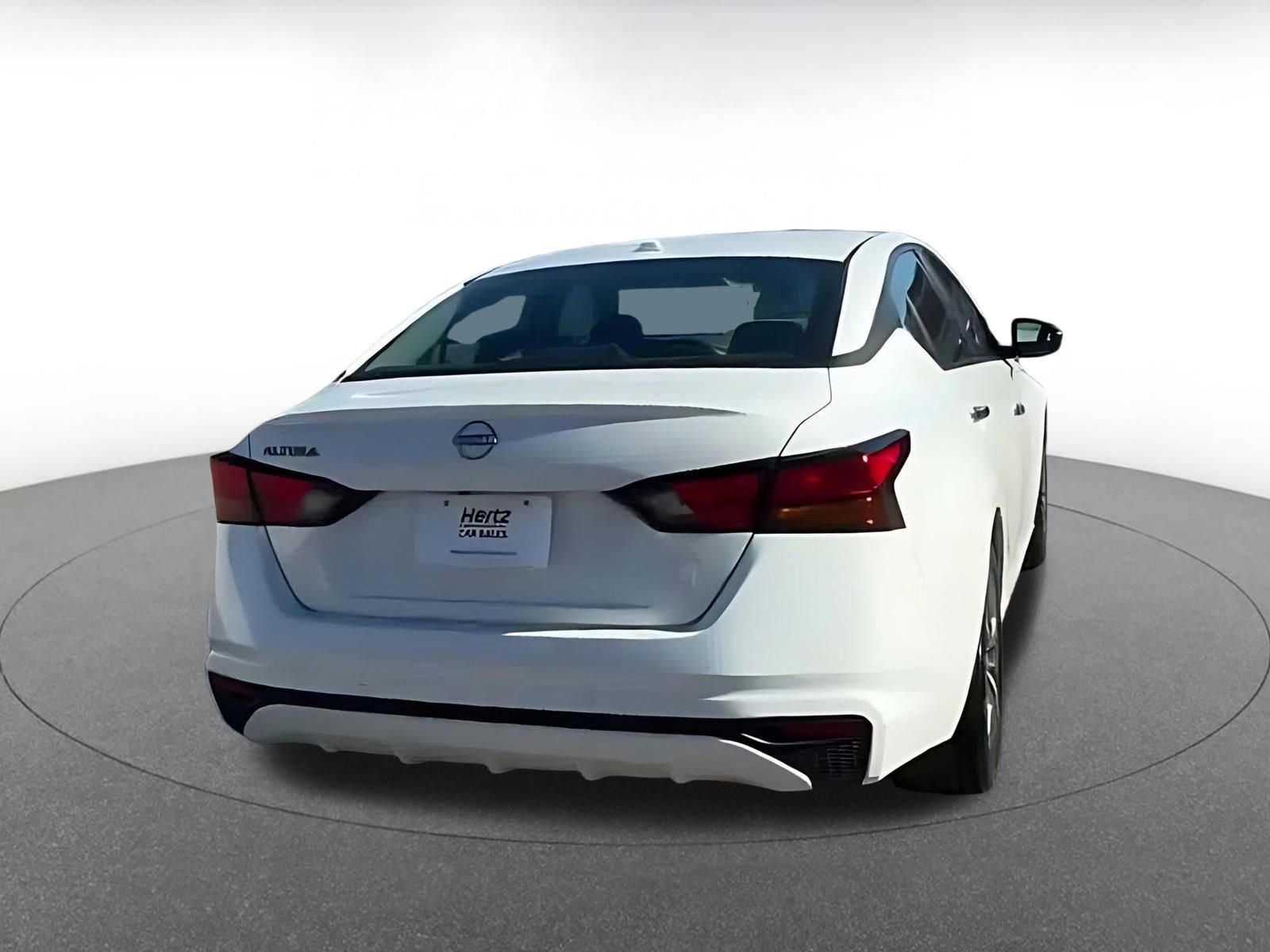 Used 2025 Nissan Altima 2.5 SV image 14