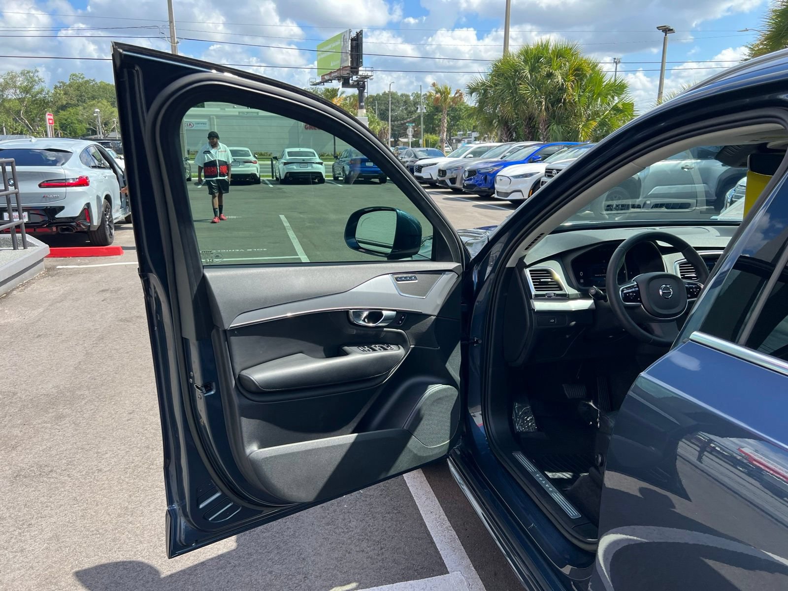 Used 2023 Volvo XC90 B5 Core AWD/4WD image 25