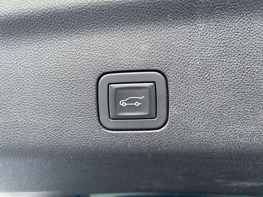 Used 2025 Chevrolet Suburban Z71 AWD/4WD image 14