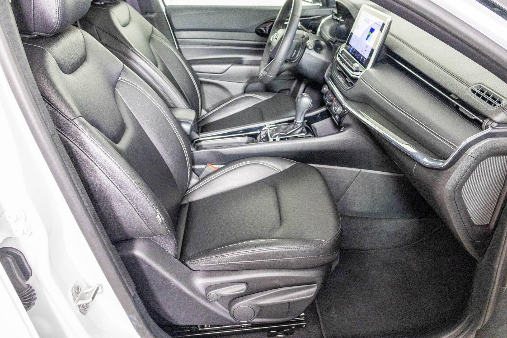 Used 2024 Jeep Compass Limited w/ High Altitude Package image 43