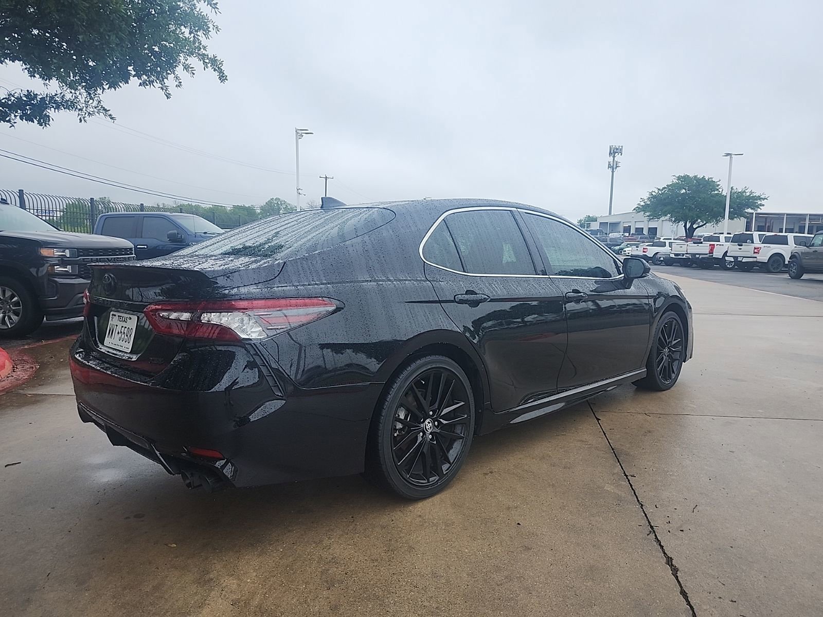 Used 2022 Toyota Camry XSE image 3