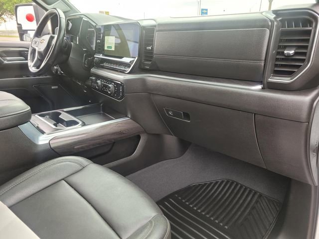 Used 2024 Chevrolet Silverado 2500 LTZ w/ LTZ Texas Edition image 9