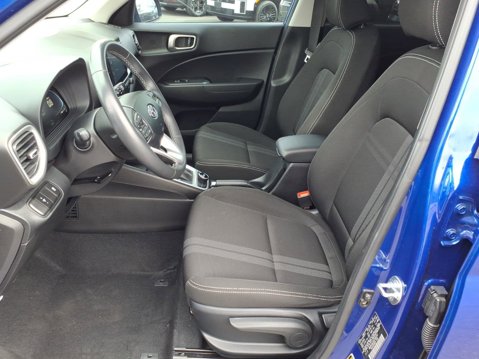 Certified 2025 Hyundai Venue SEL image 13