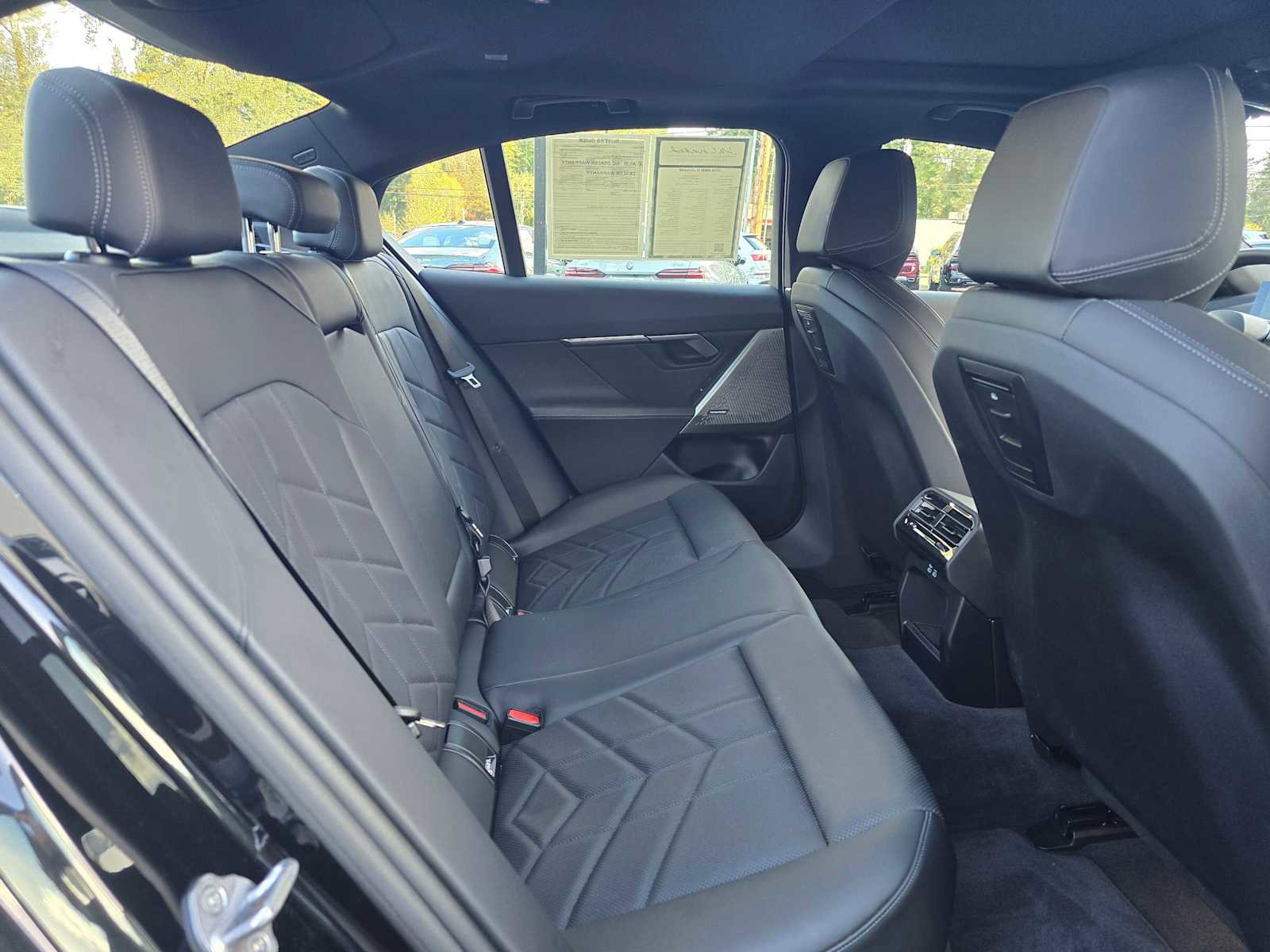 Used 2024 BMW i5 eDrive40i w/ Convenience Package image 13