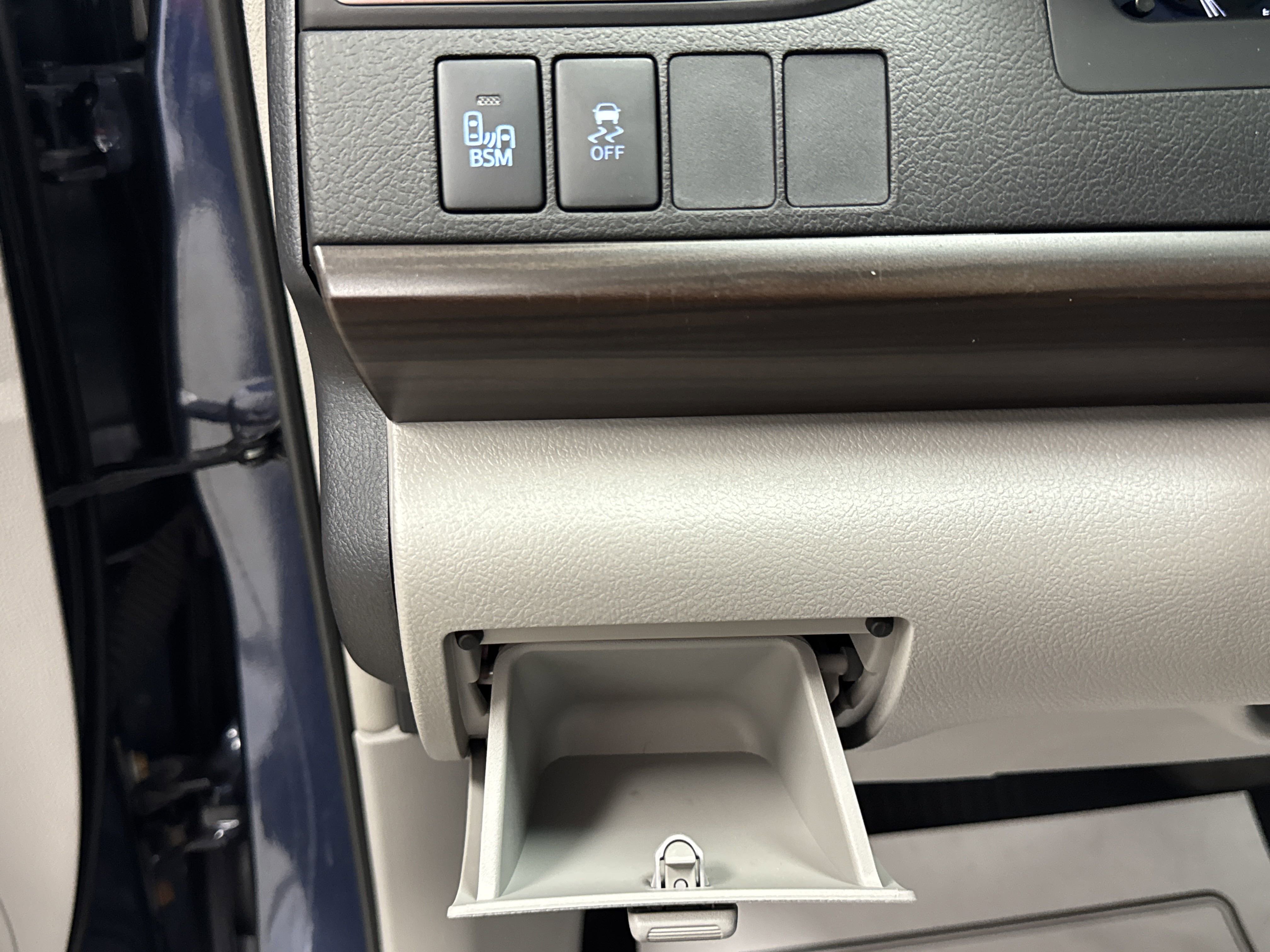 Used 2017 Toyota Camry XLE image 24