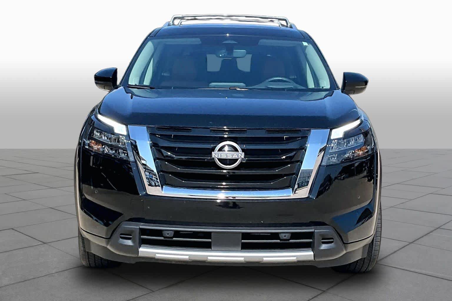 Certified 2025 Nissan Pathfinder Platinum w/ Cargo Package FWD image 3