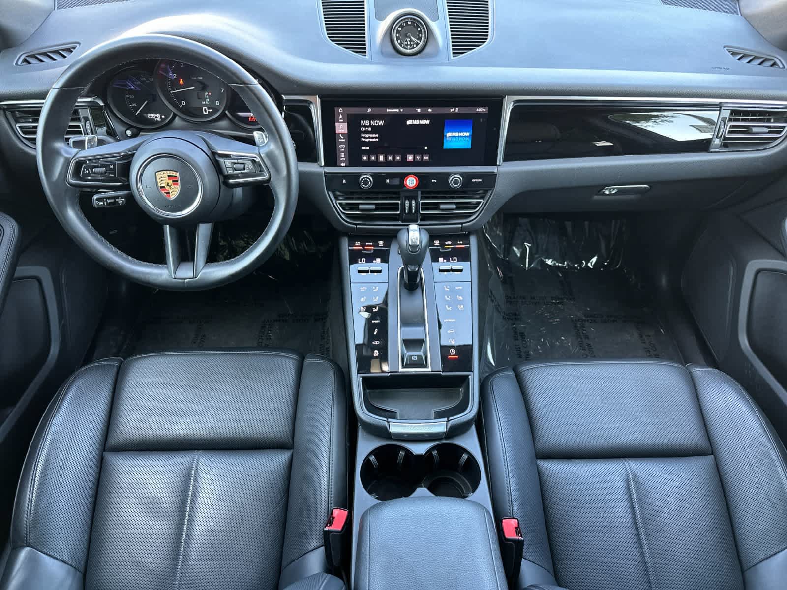 Certified 2023 Porsche Macan Turbo AWD/4WD image 6