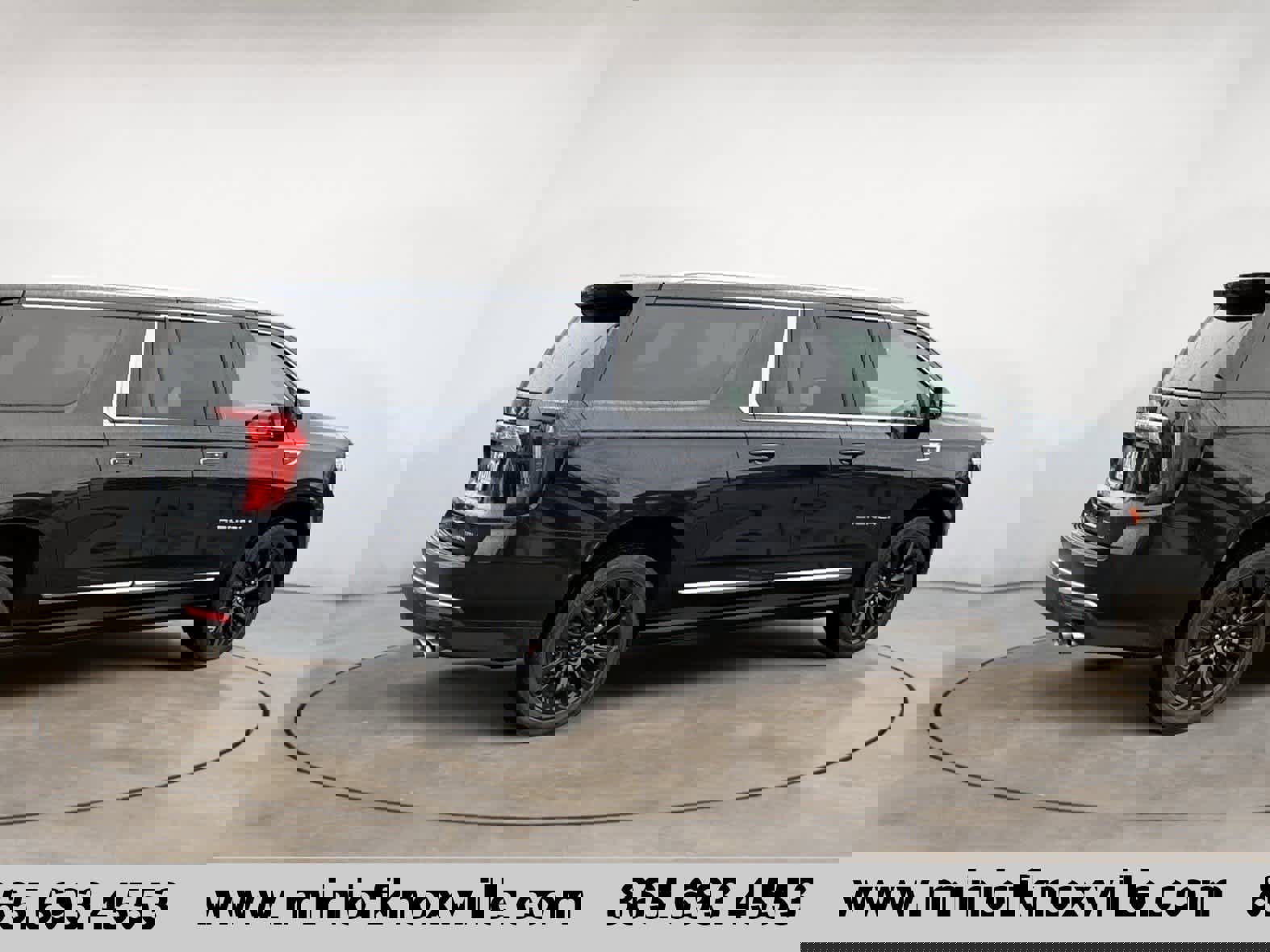 Used 2021 GMC Yukon XL Denali w/ Denali Premium Package image 3