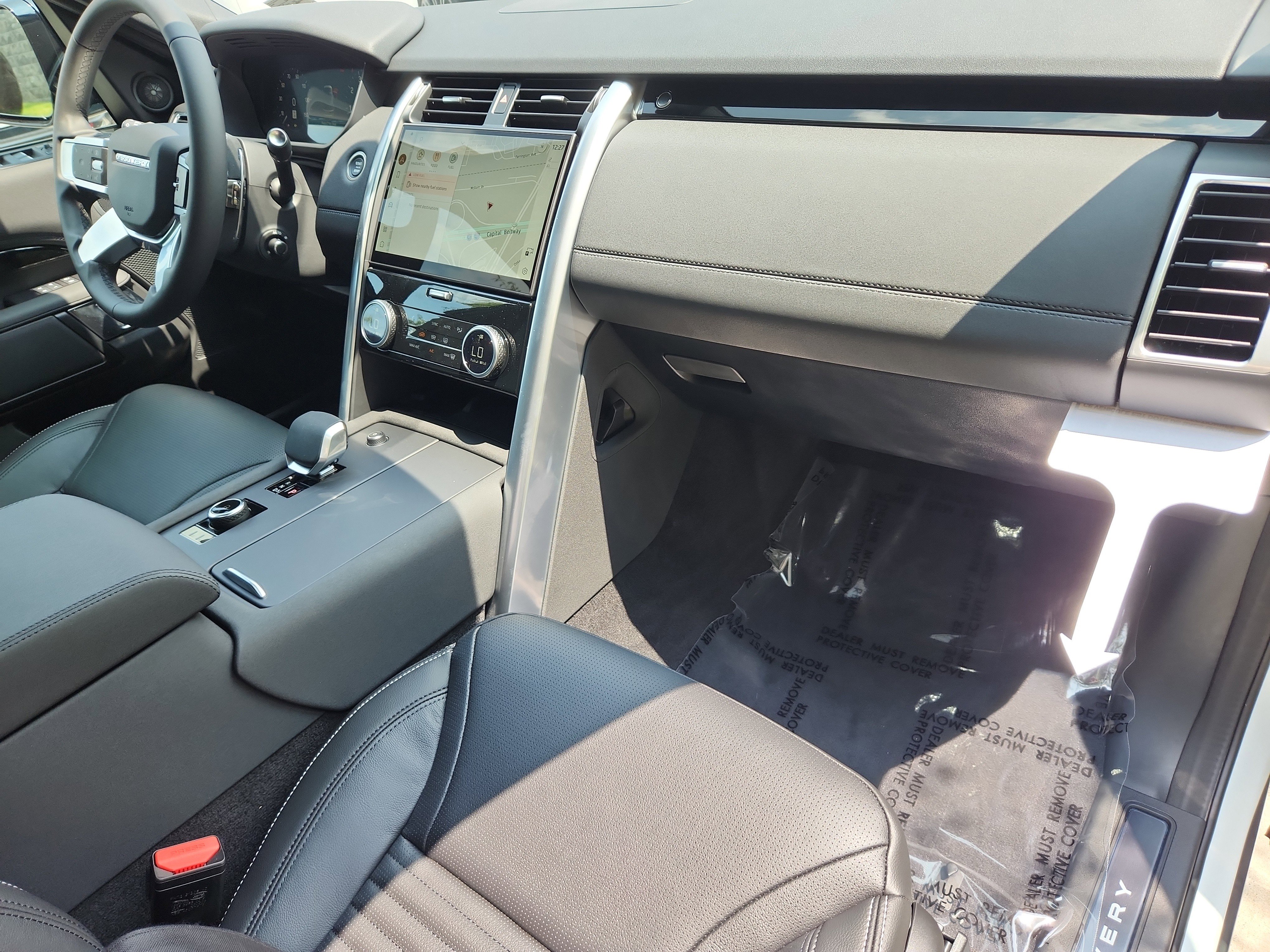 New 2025 Land Rover Discovery S image 30