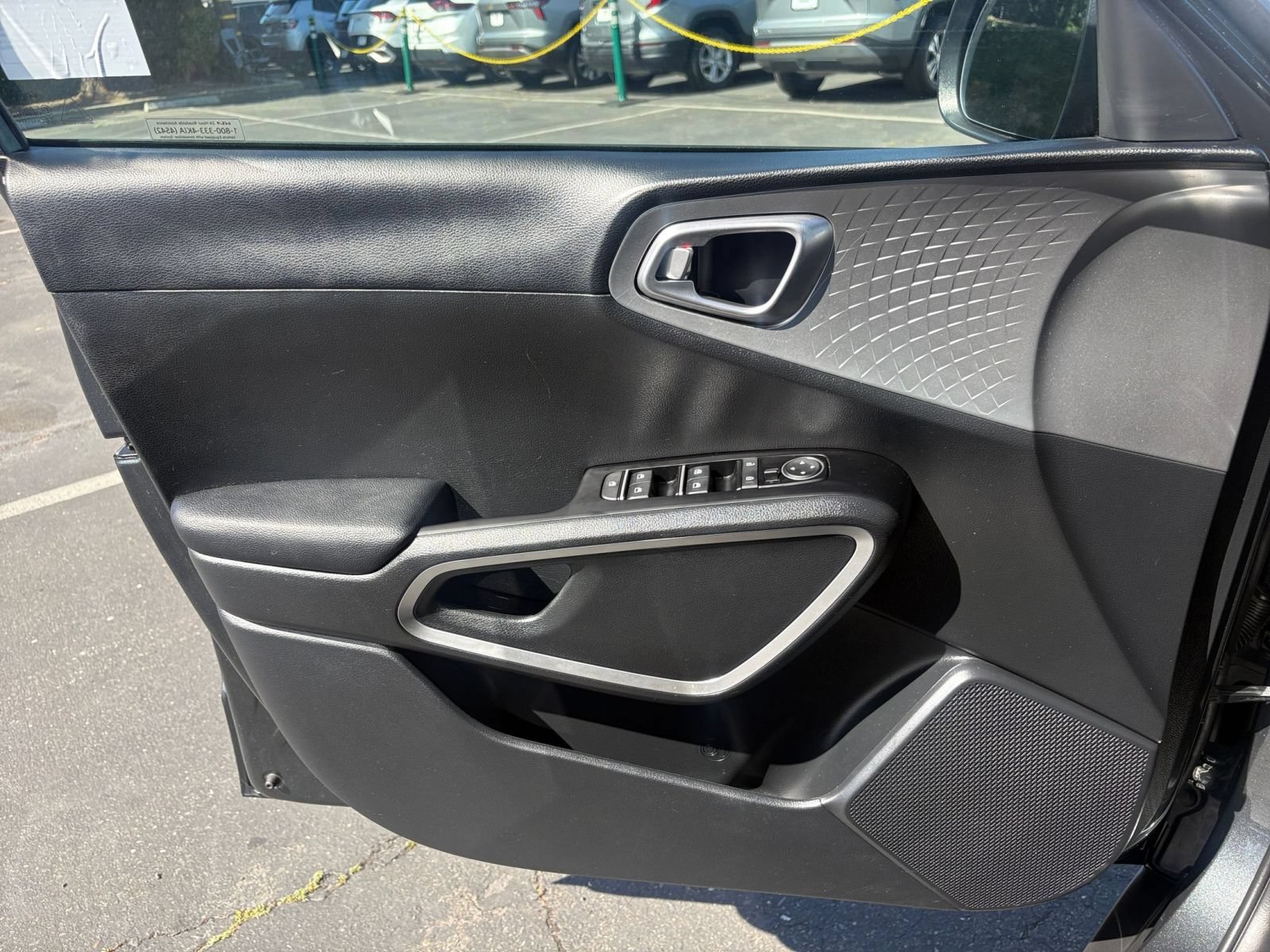 Used 2025 Kia Soul LX w/ LX Technology Package FWD image 18