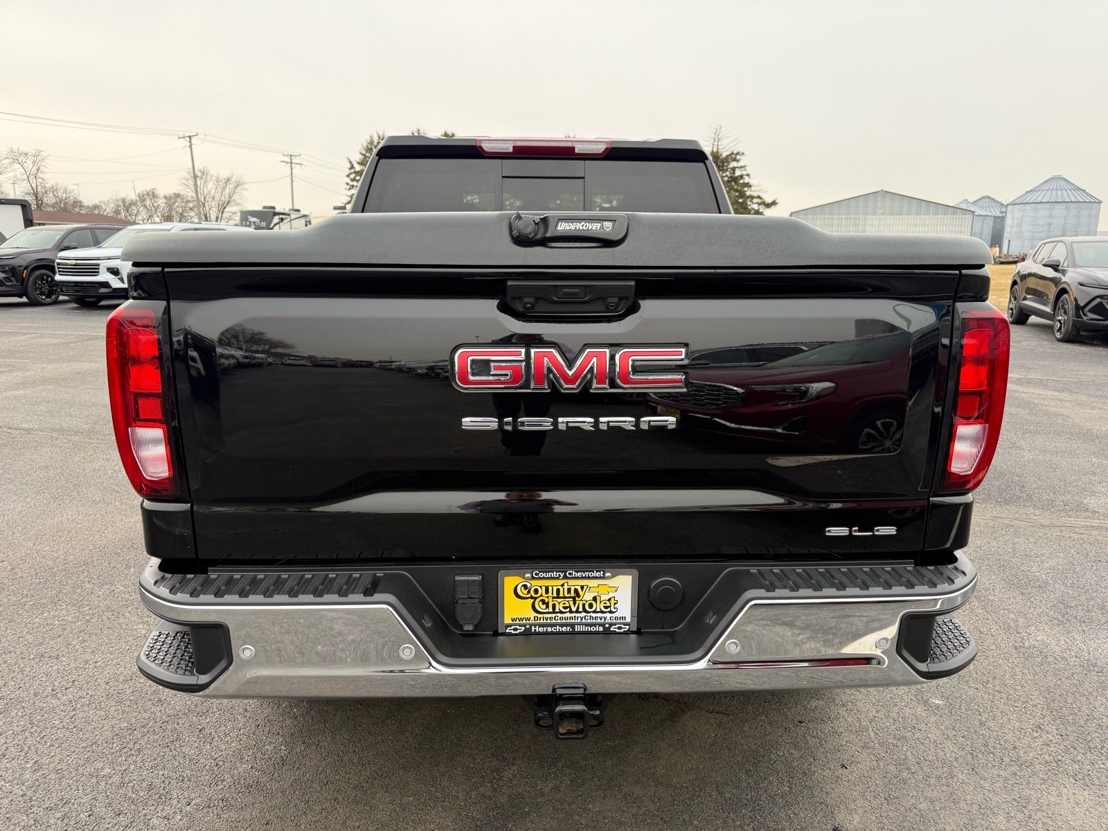 Used 2025 GMC Sierra 1500 SLE w/ Preferred Package AWD/4WD image 4