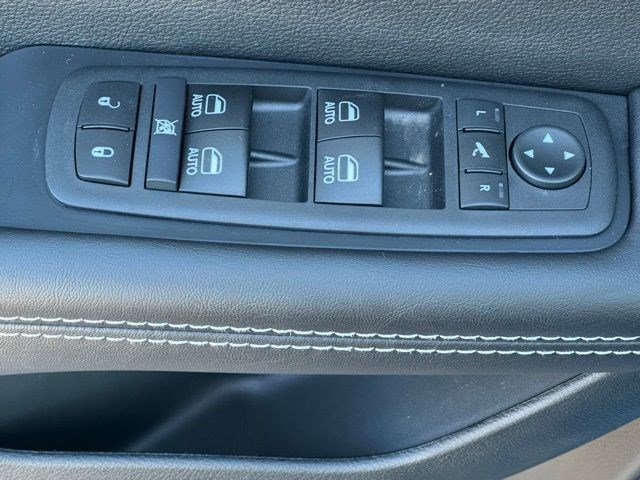 New 2026 Chrysler Pacifica Limited w/ S Appearance Package image 11