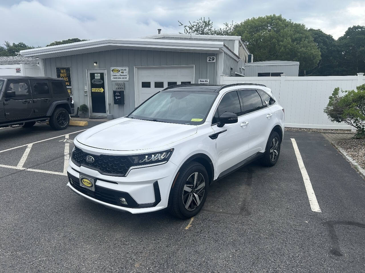Used 2021 Kia Sorento EX w/ Panoramic Sunroof Package FWD image 3