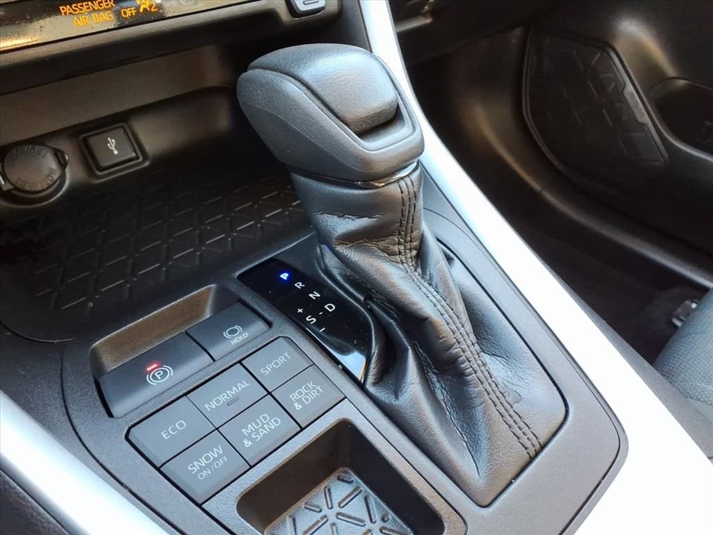 Used 2022 Toyota RAV4 XLE image 17