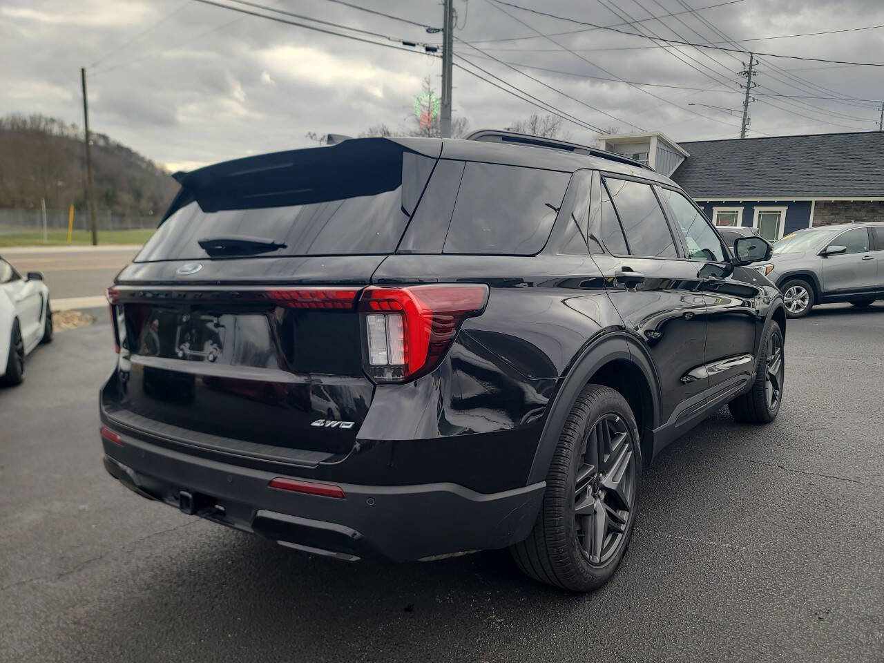 Used 2025 Ford Explorer ST-Line w/ ST-Line Street Pack image 8