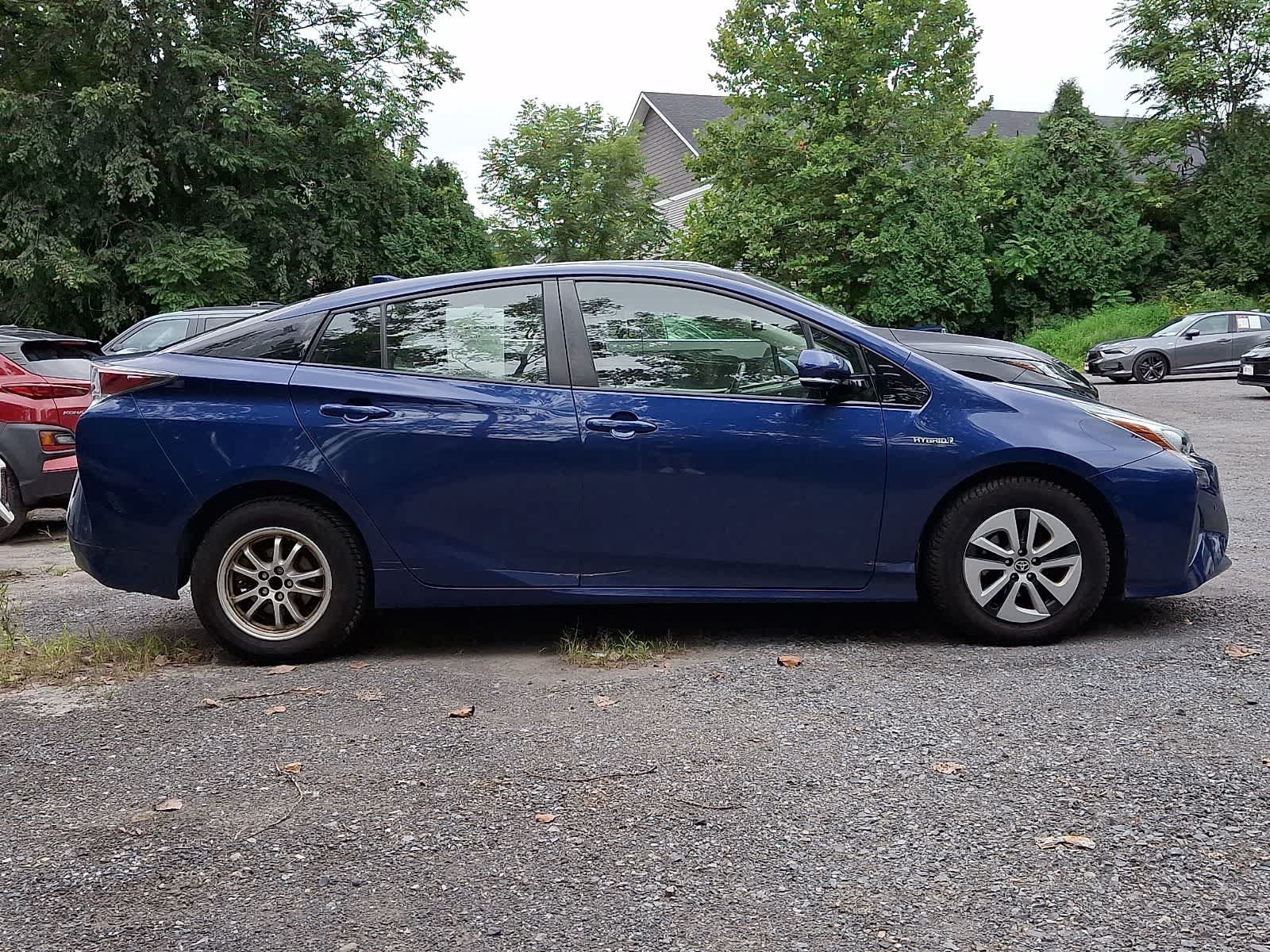 Used 2018 Toyota Prius Three FWD image 5