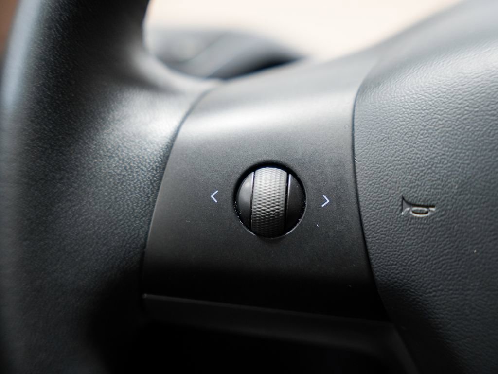 Used 2020 Tesla Model Y Long Range image 16