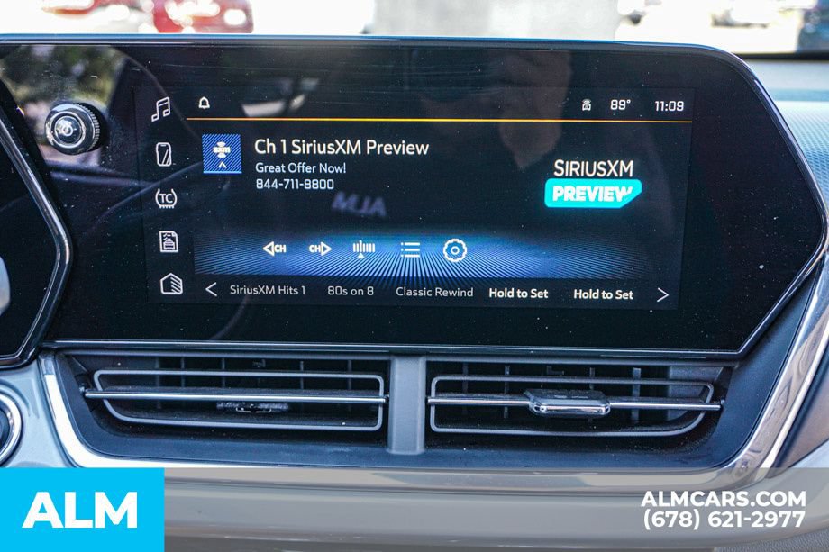 Used 2025 Chevrolet Trax LT FWD image 36