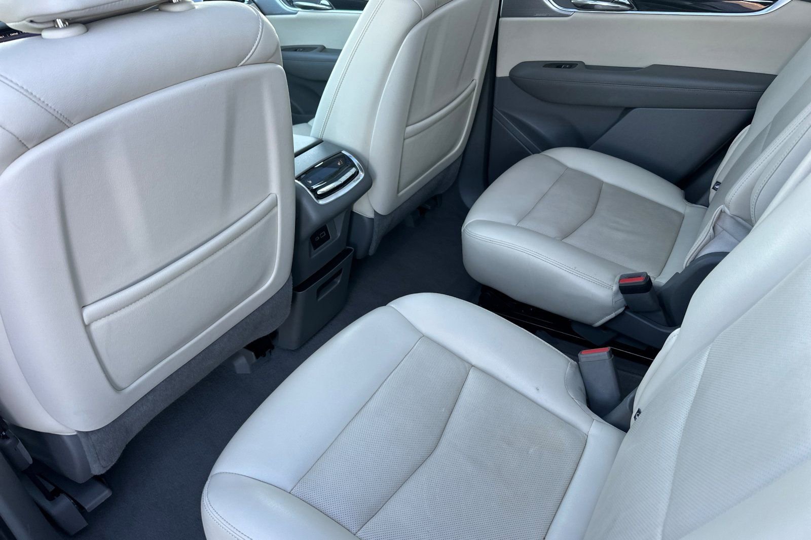 Certified 2025 Cadillac XT6 Premium Luxury image 14