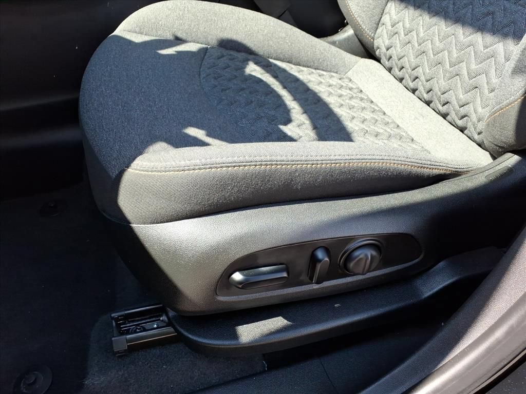 Used 2023 Chevrolet Equinox LT w/ Driver Convenience Package FWD image 18