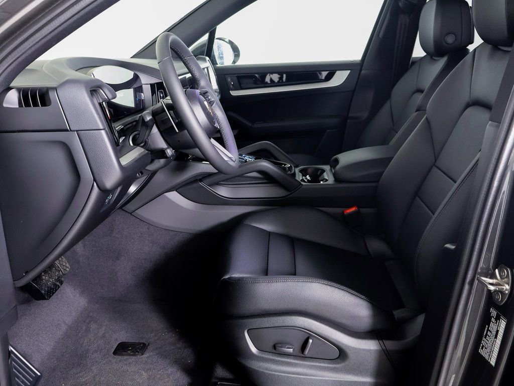 Certified 2025 Porsche Cayenne image 5